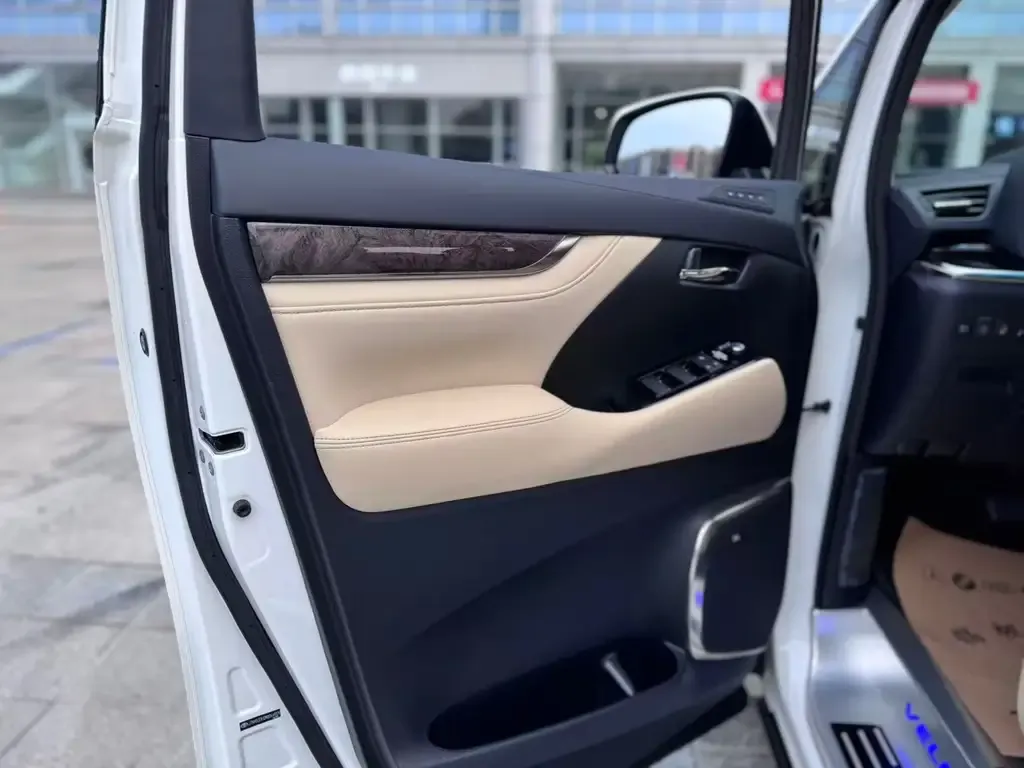 Toyota Vellfire — фото 6