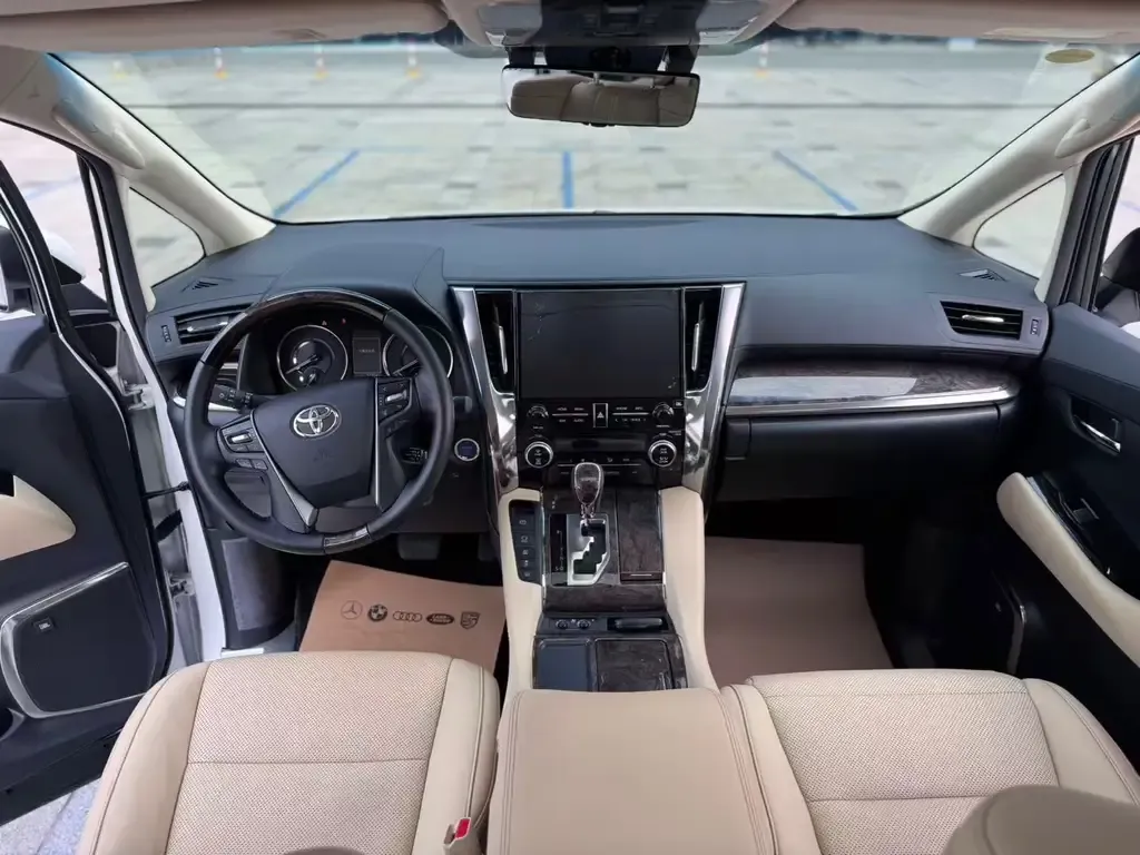 Toyota Vellfire — фото 9