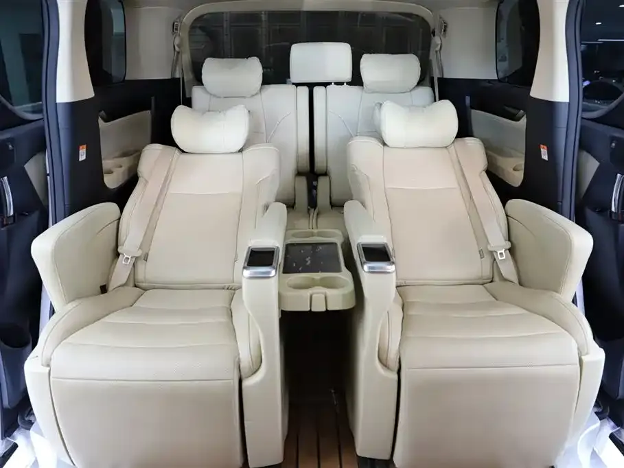 Toyota Alphard — фото 10