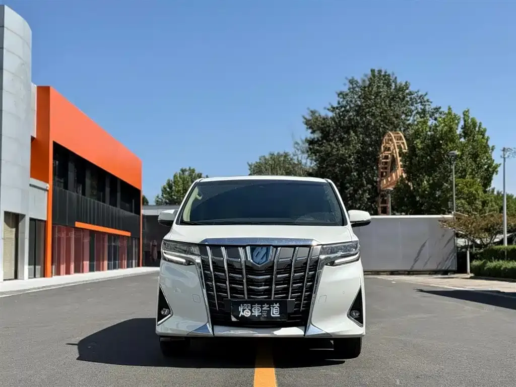 Toyota Alphard — фото 2