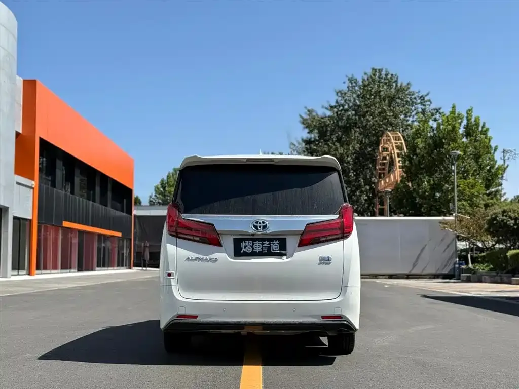 Toyota Alphard — фото 4
