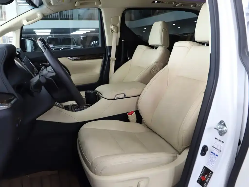 Toyota Alphard — фото 6