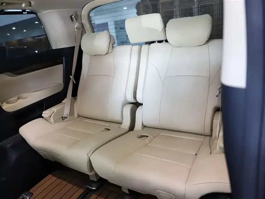 Toyota Alphard — фото 9