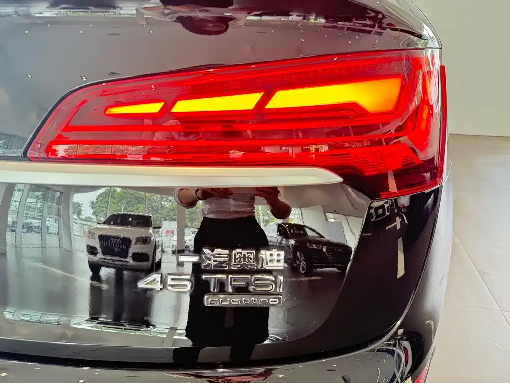 Audi Q5L Sportback — фото 8