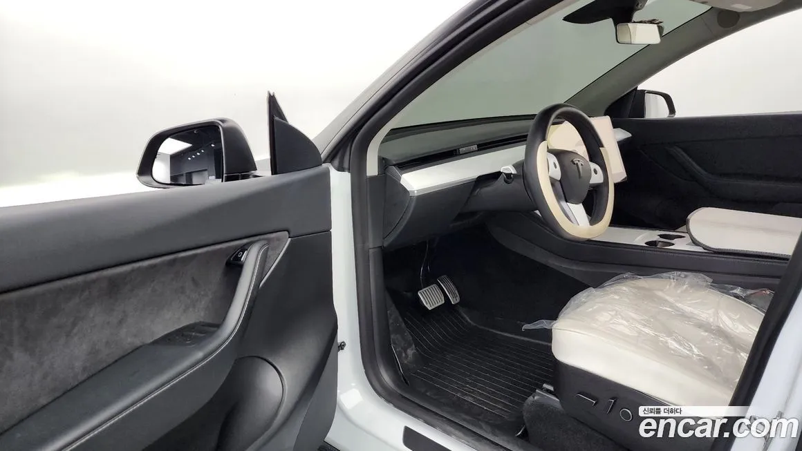 Tesla Model Y — фото 10