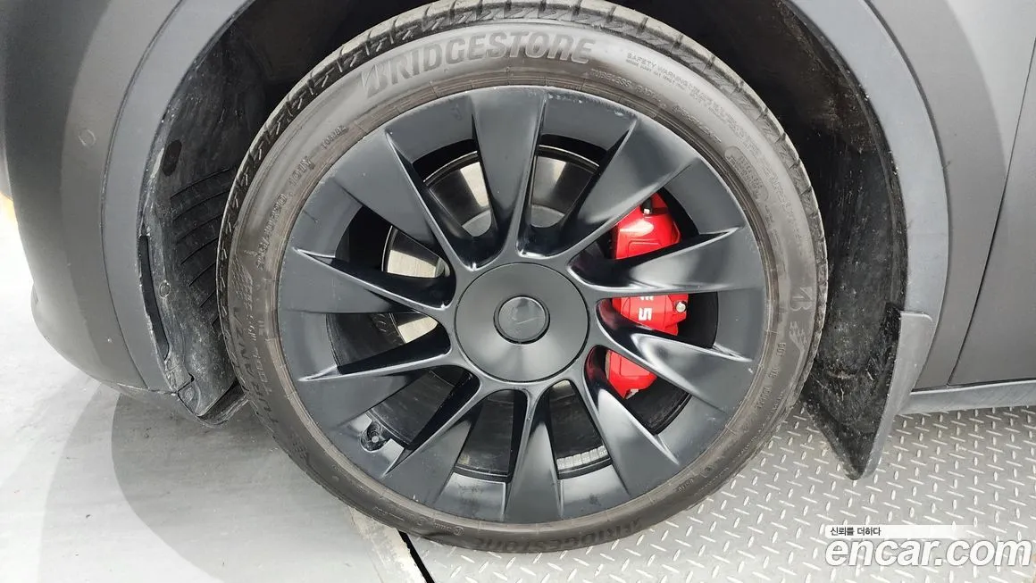 Tesla Model Y — фото 5