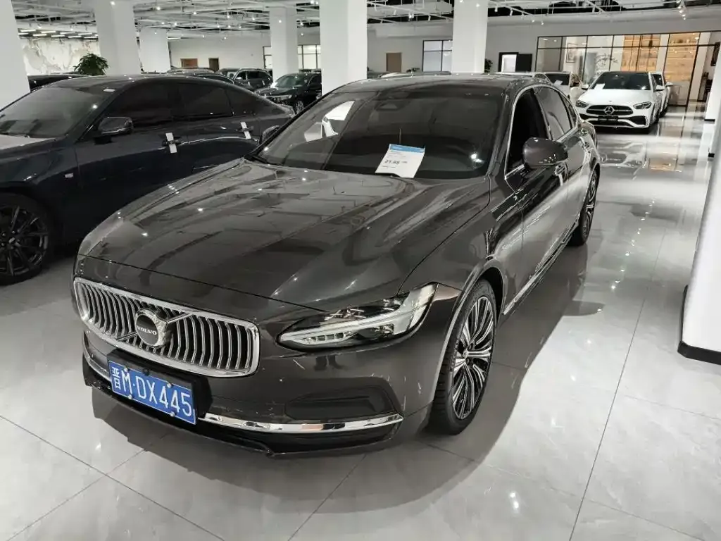 Volvo S90 — фото 1