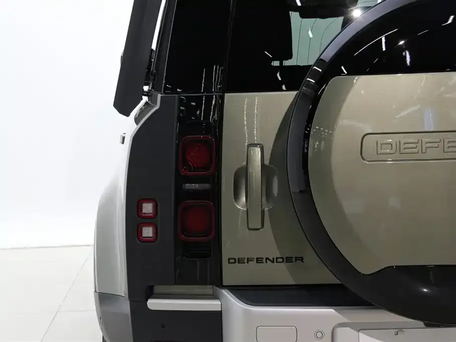 Land Rover Defender — фото 7