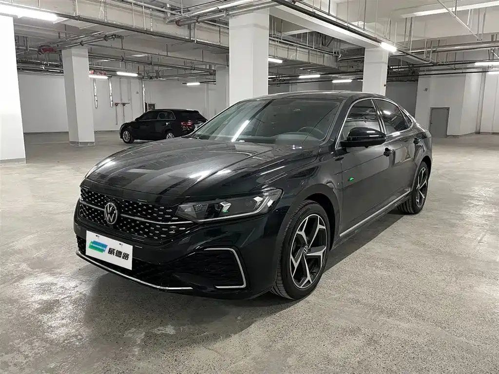 Volkswagen Passat — фото 1