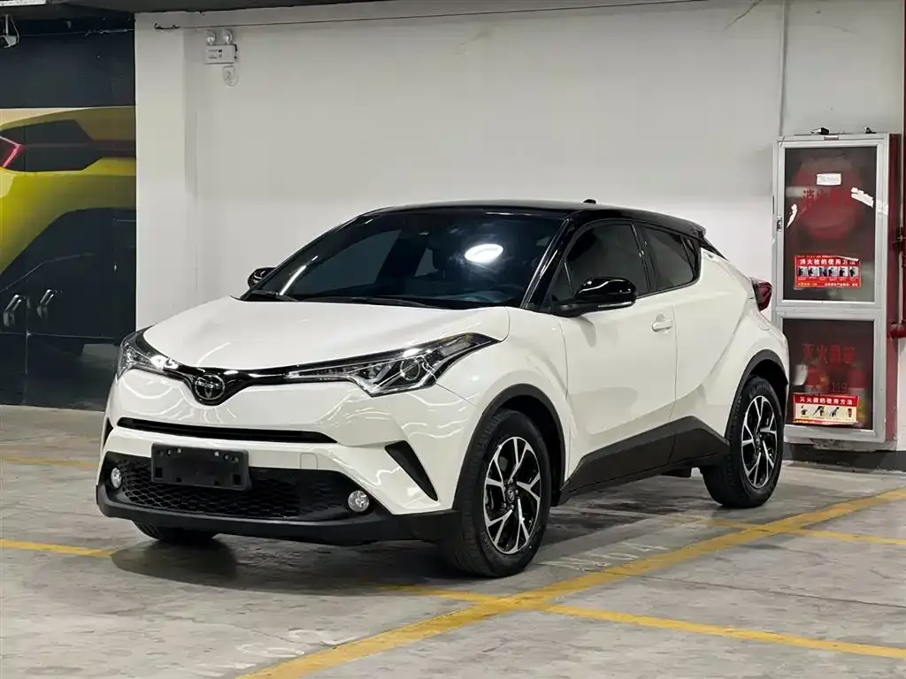 Toyota C-HR — фото 1