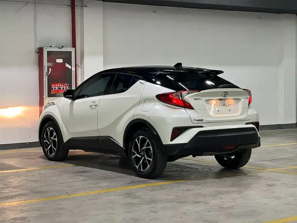 Toyota C-HR — фото 4