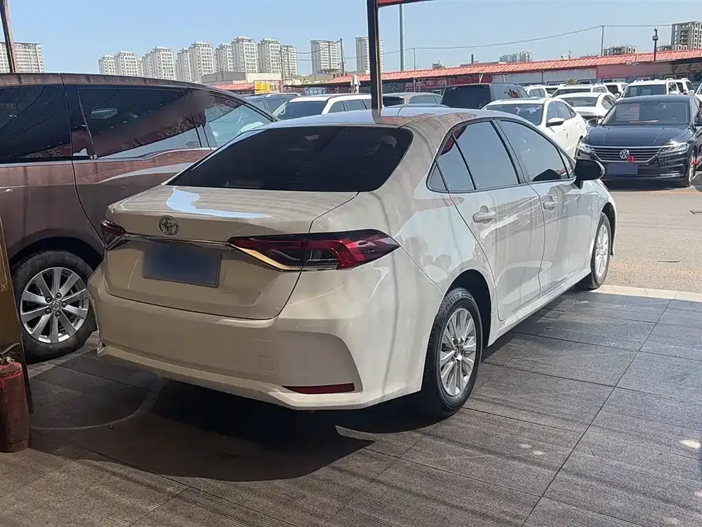Toyota Corolla — фото 5