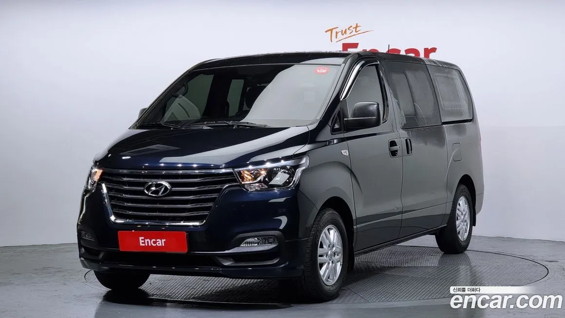 Hyundai Starex — фото 1