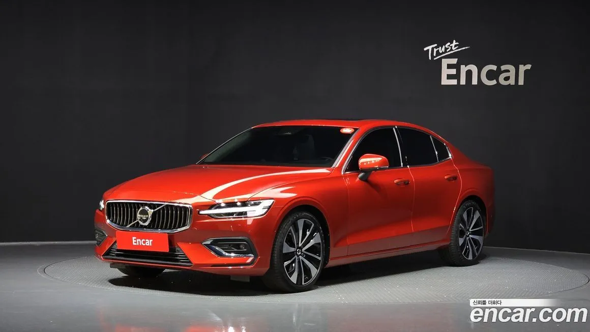 Volvo S60 — фото 1