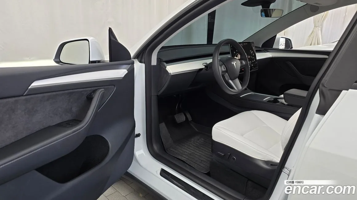 Tesla Model Y — фото 10
