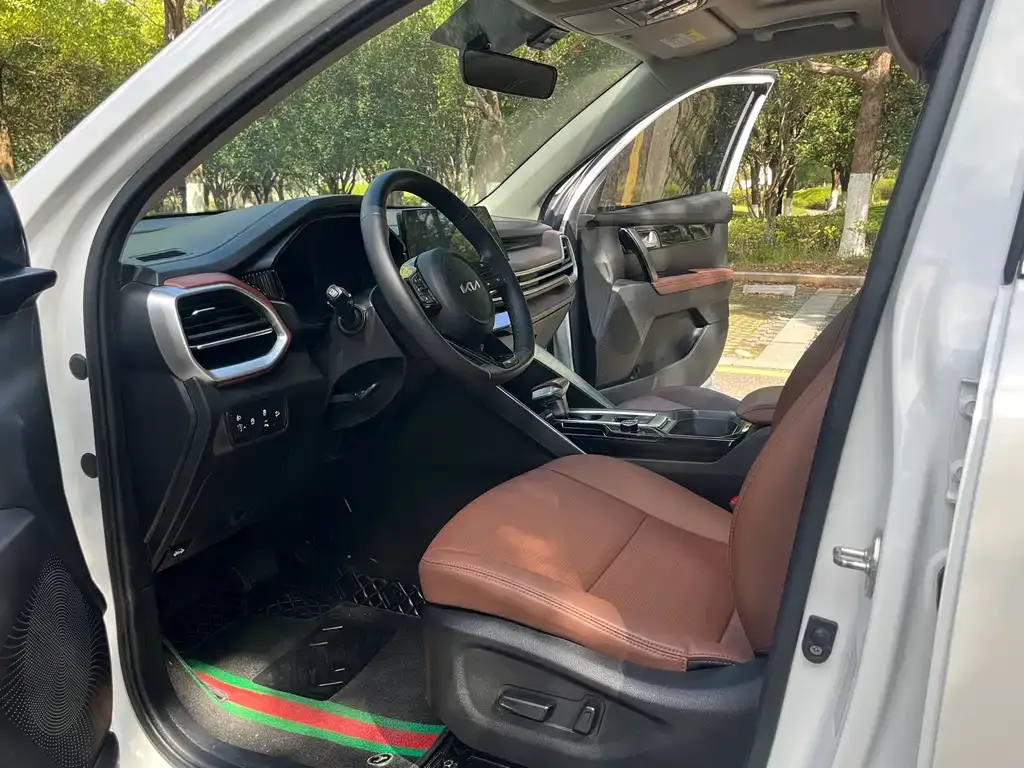 Kia Sportage — фото 8