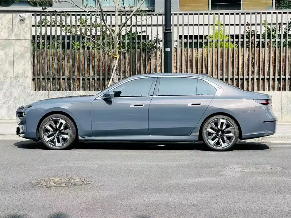 BMW 7 Series — фото 2