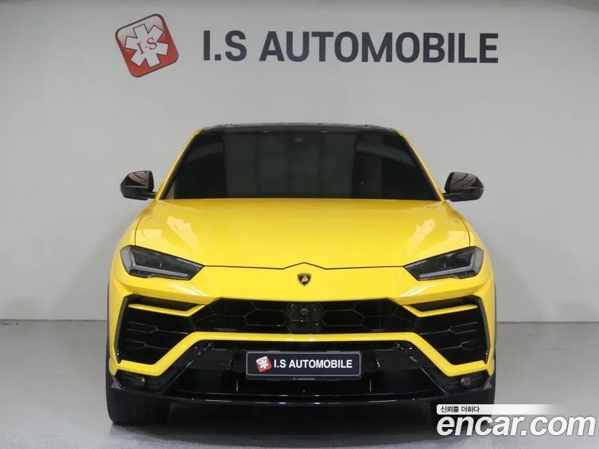 Lamborghini Urus — фото 1