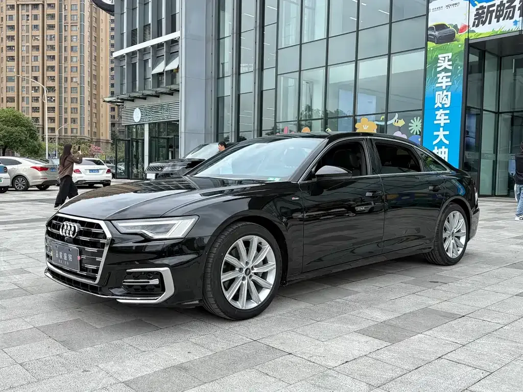 Audi A6L — фото 1