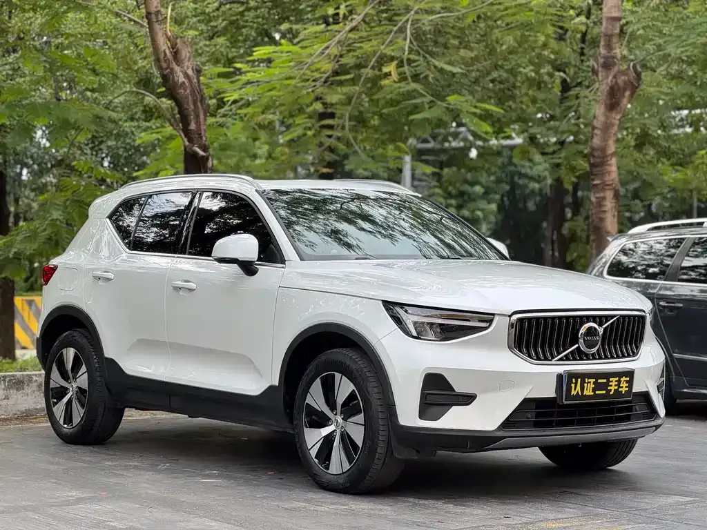Volvo XC40 — фото 3