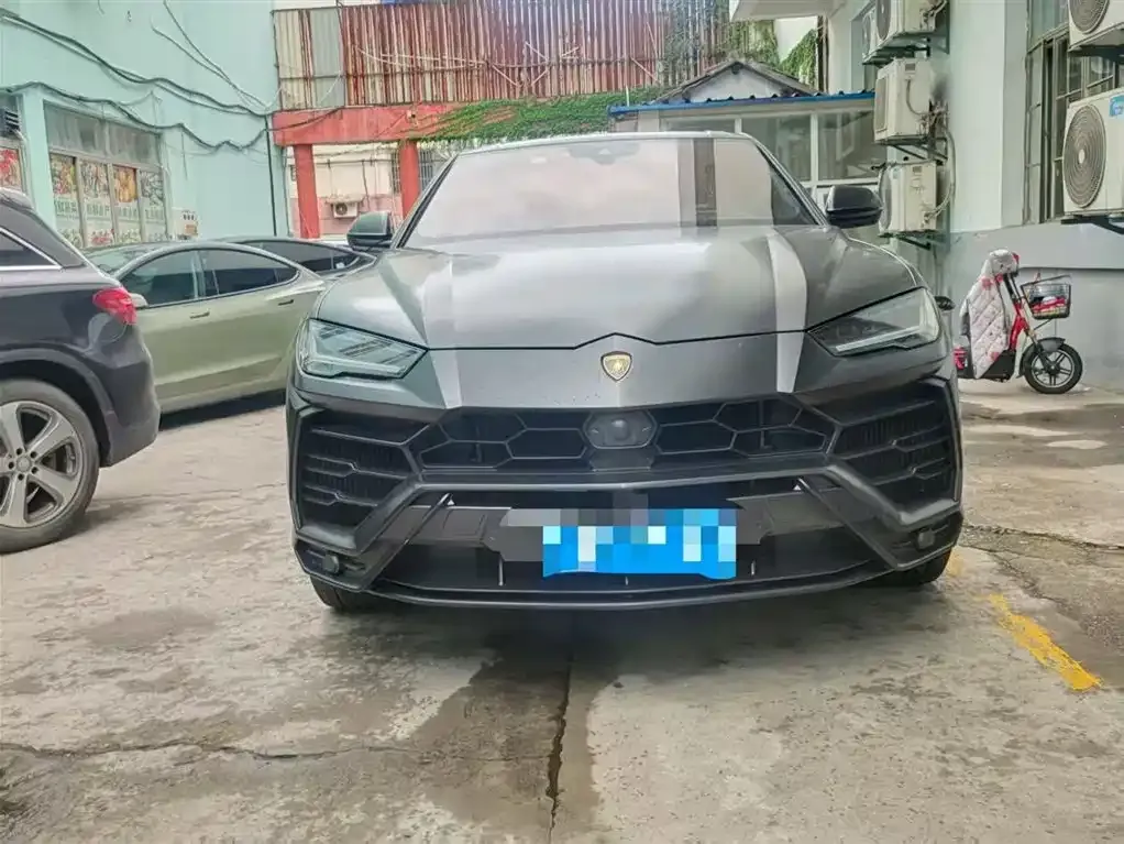 Lamborghini Urus — фото 1