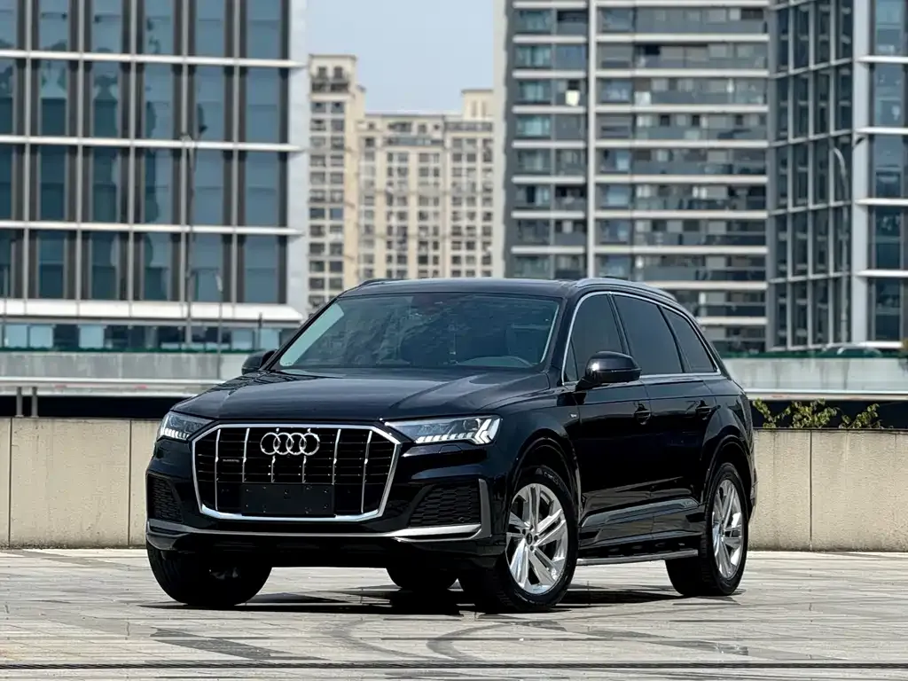 Audi Q7 — фото 1