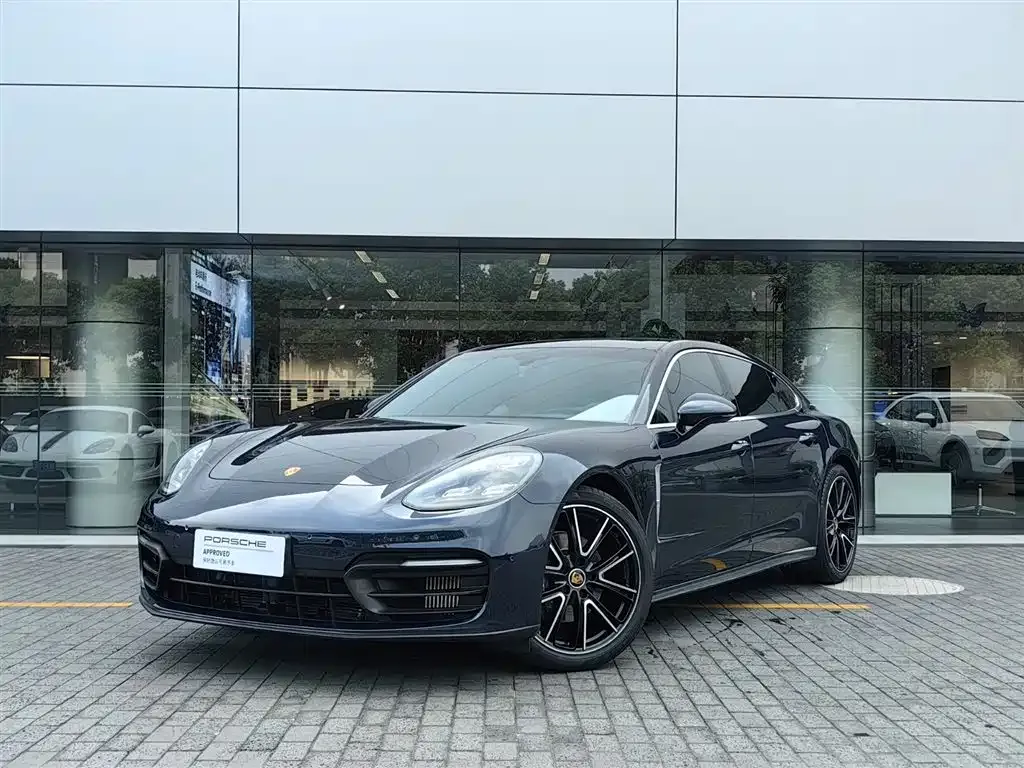 Porsche Panamera — фото 1