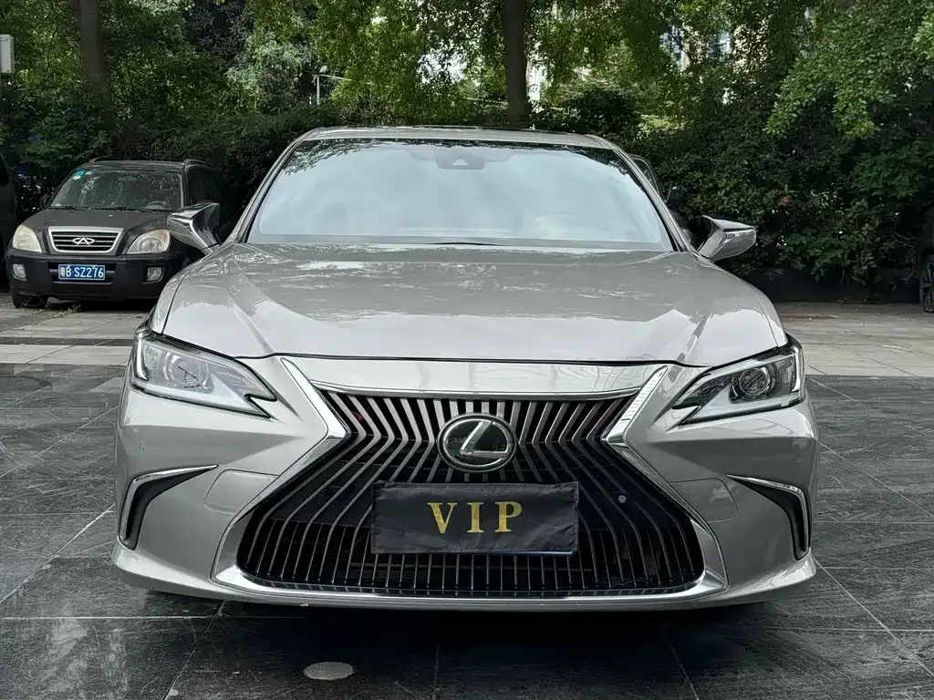 Lexus ES — фото 1