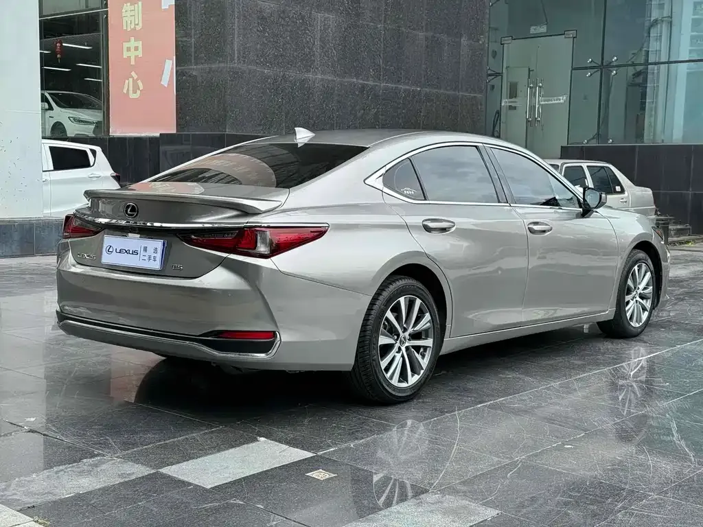 Lexus ES — фото 5