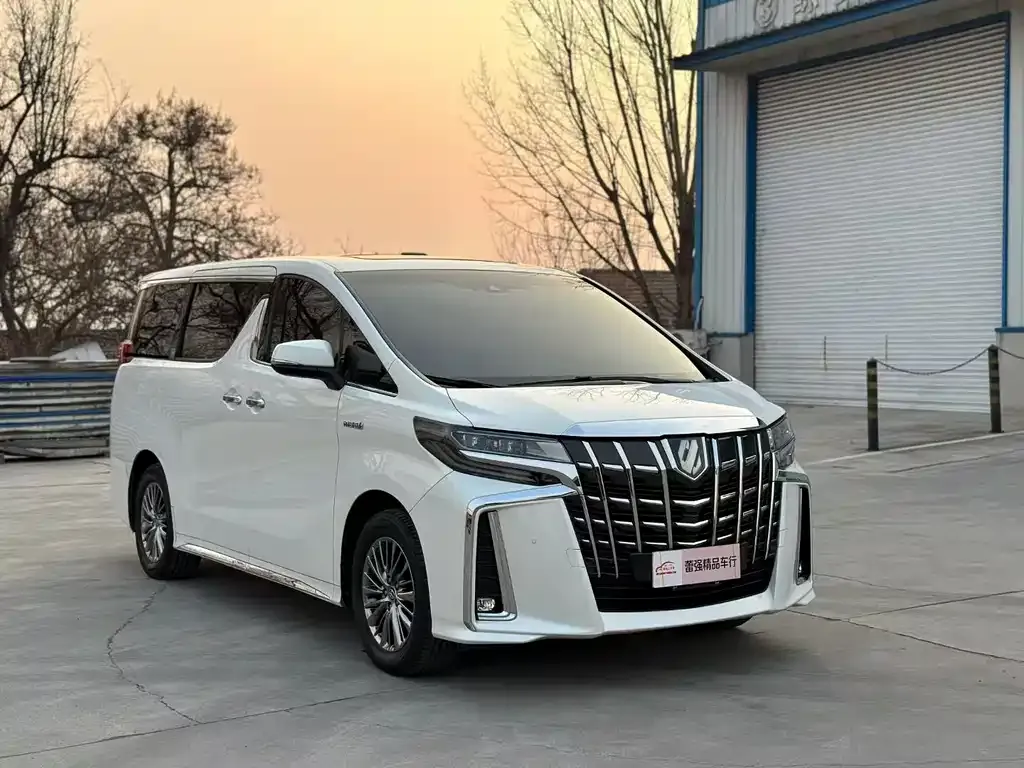 Toyota Alphard — фото 2