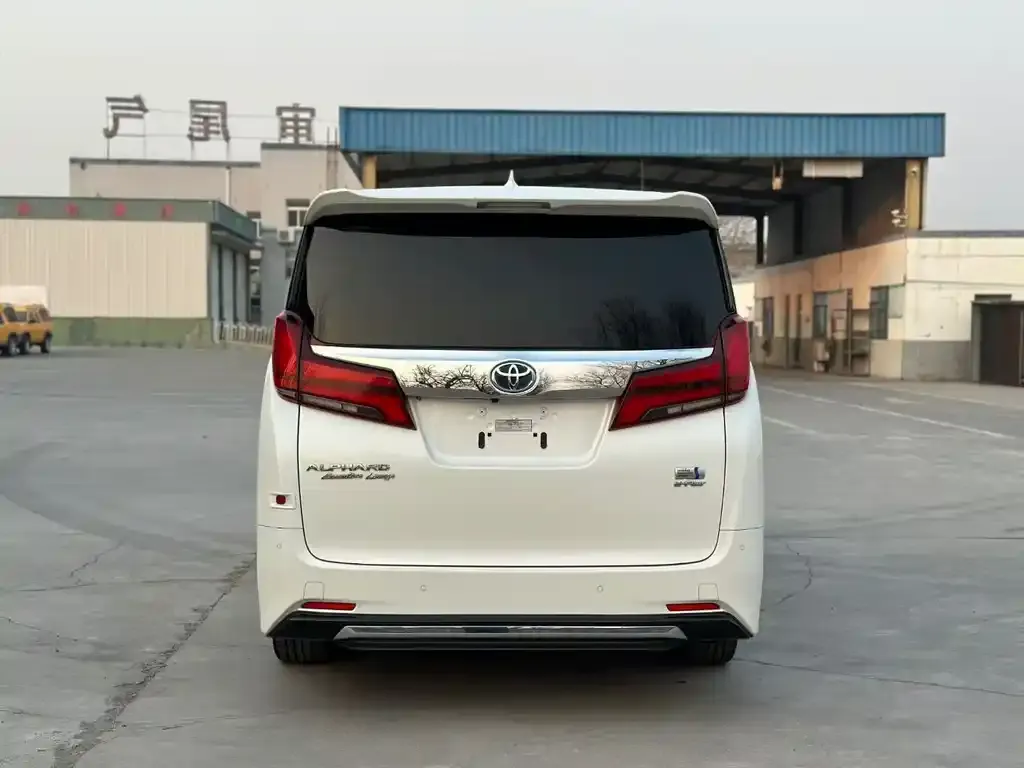 Toyota Alphard — фото 5