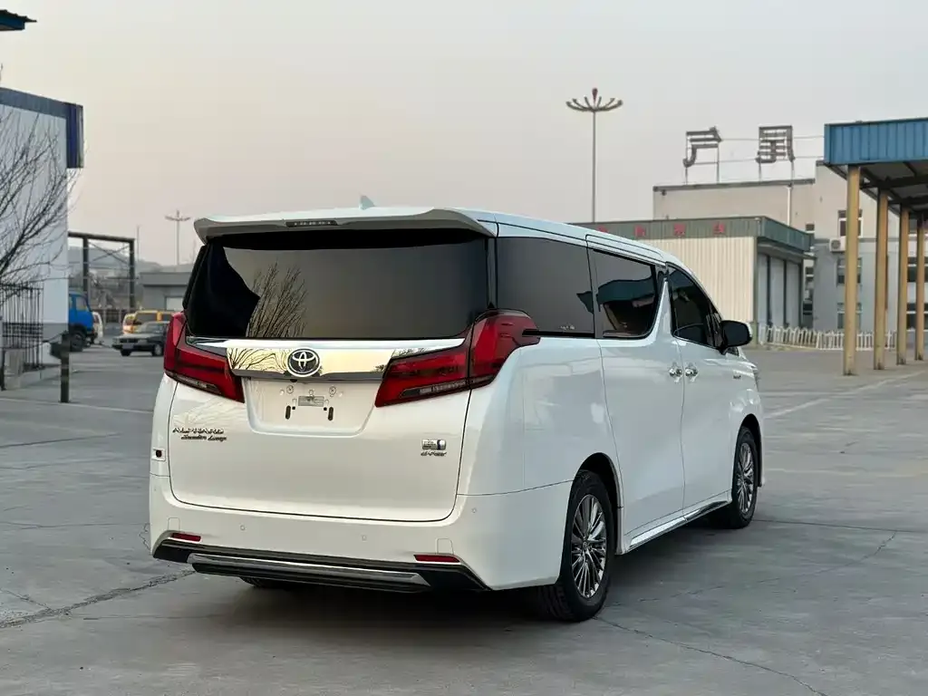 Toyota Alphard — фото 6