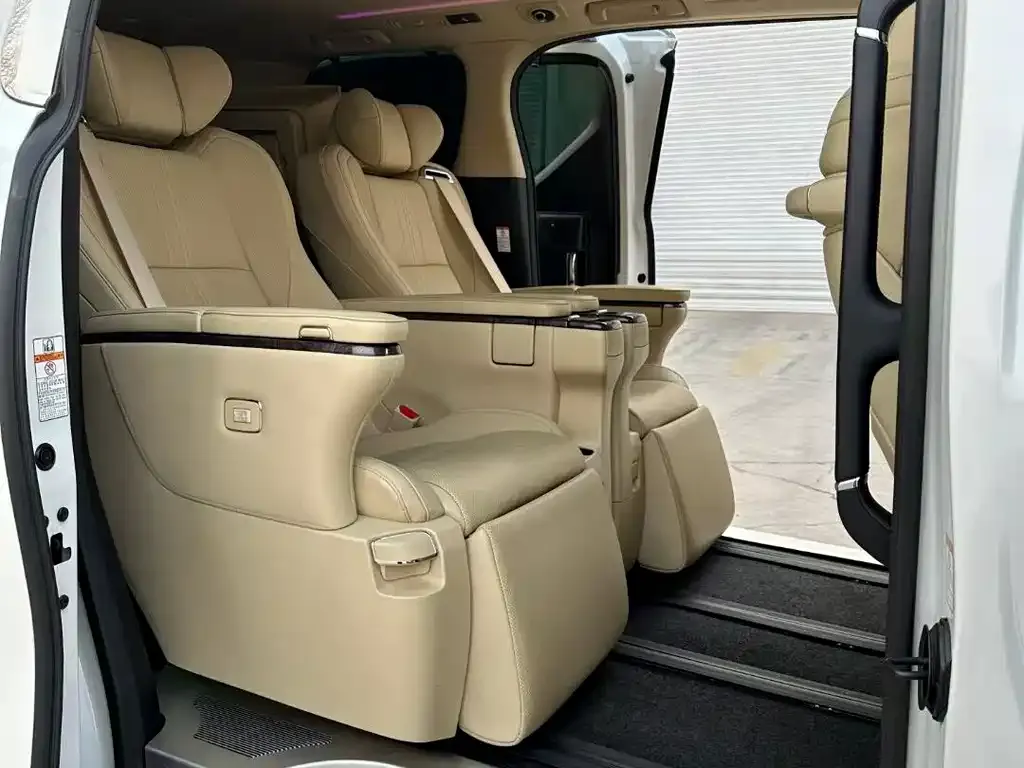 Toyota Alphard — фото 9