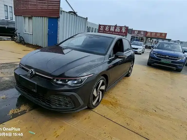 Volkswagen Golf GTI — фото 1
