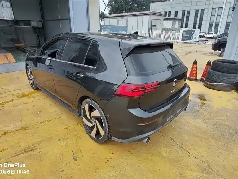 Volkswagen Golf GTI — фото 10