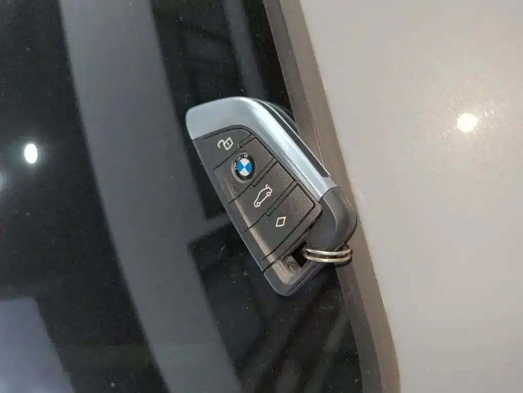 BMW i4 — фото 9