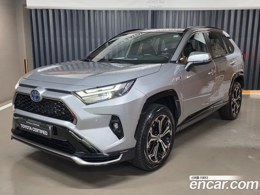 Toyota RAV4 — фото 1