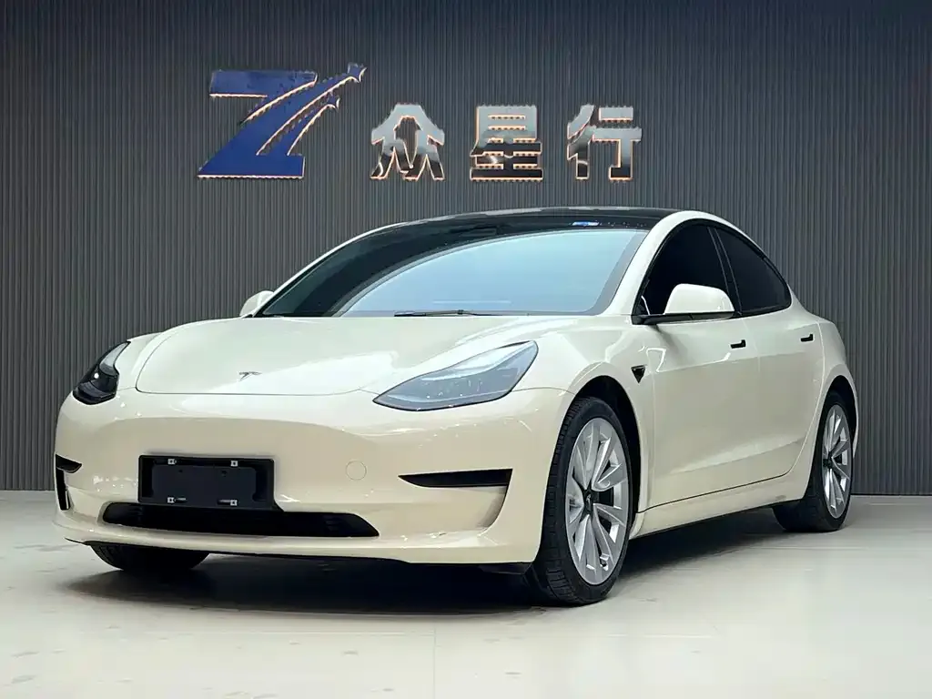 Tesla Model 3 — фото 1