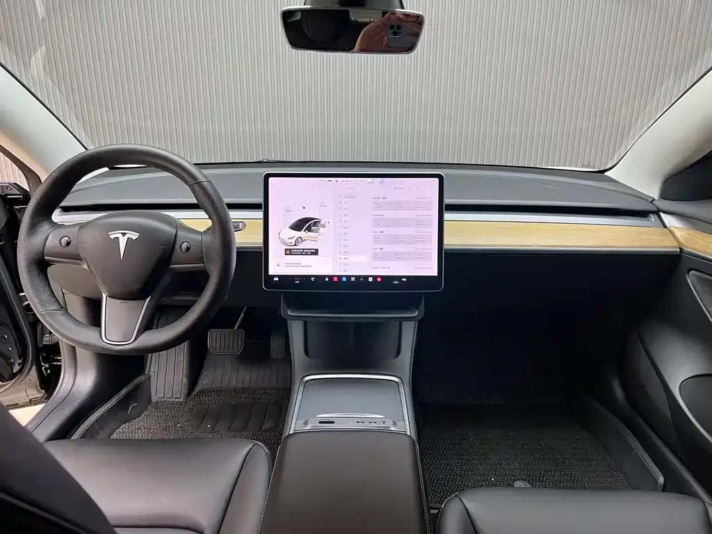 Tesla Model 3 — фото 10