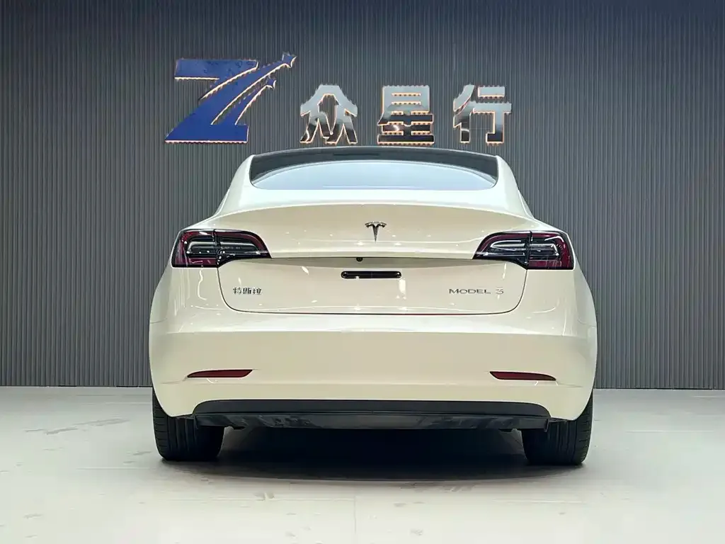 Tesla Model 3 — фото 4