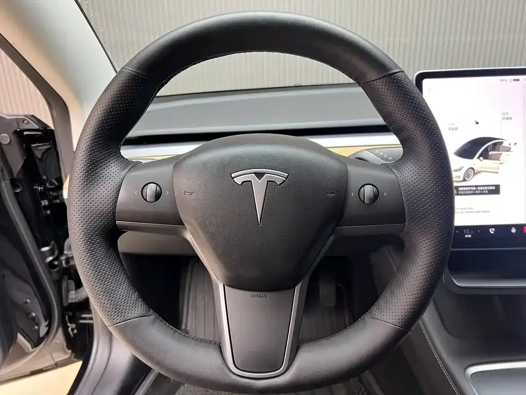 Tesla Model 3 — фото 5