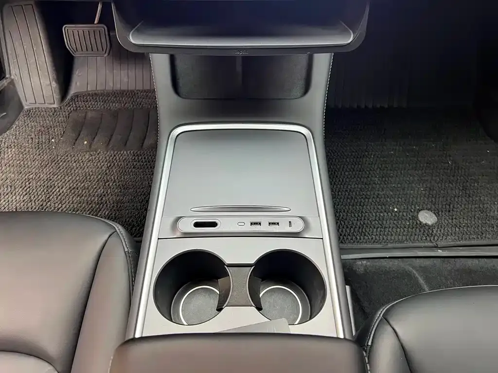 Tesla Model 3 — фото 8