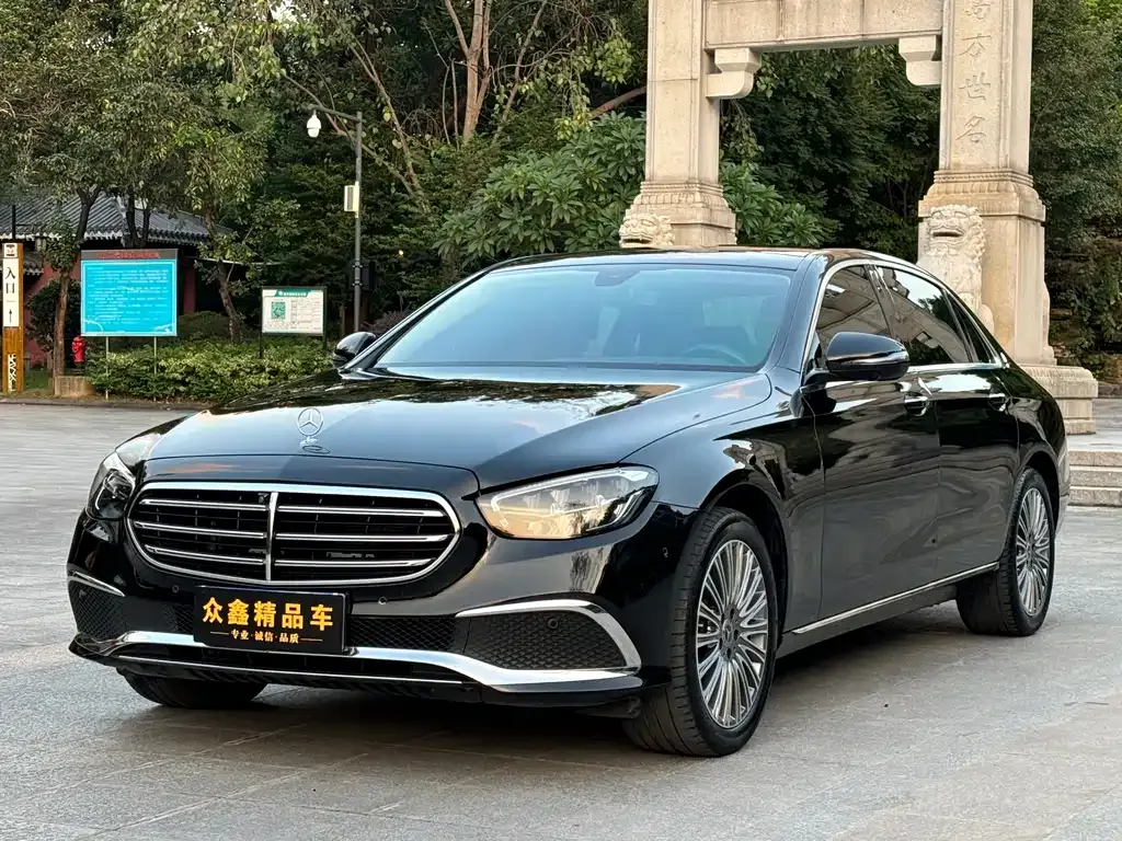 Mercedes-Benz E-Class — фото 1