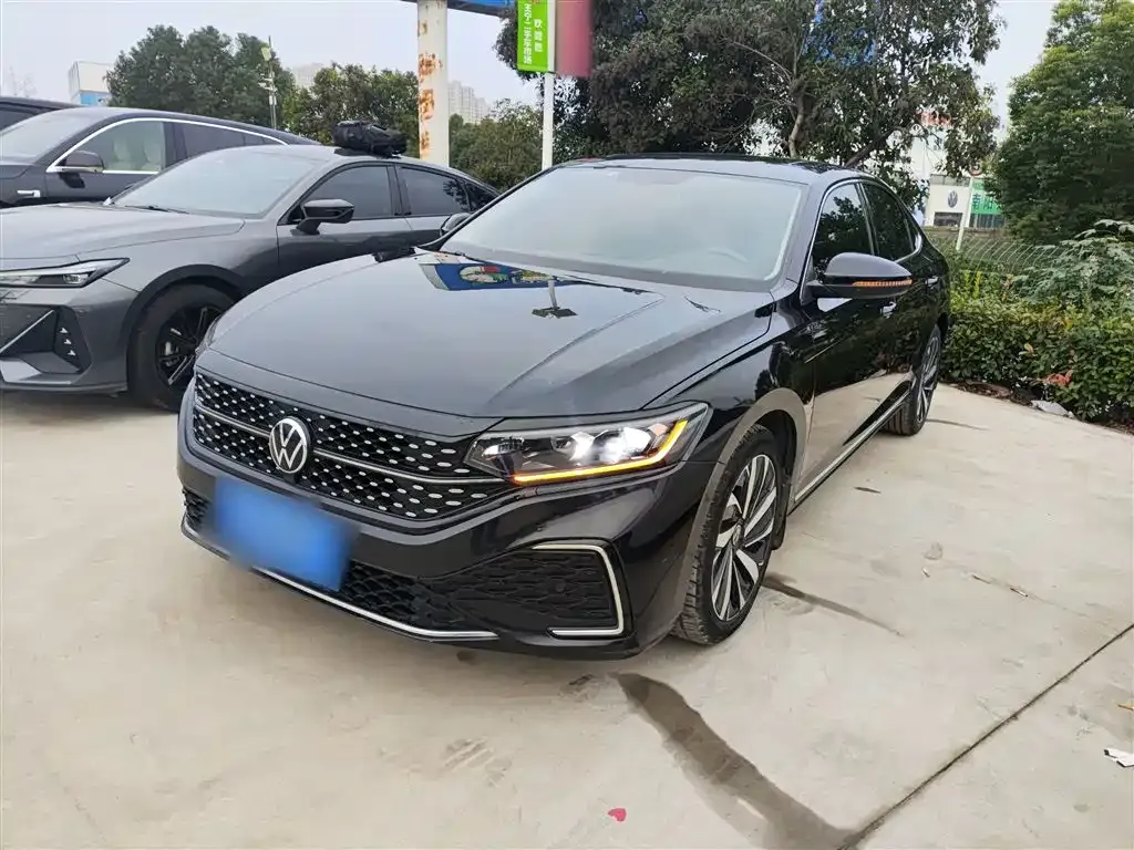 Volkswagen Passat — фото 1