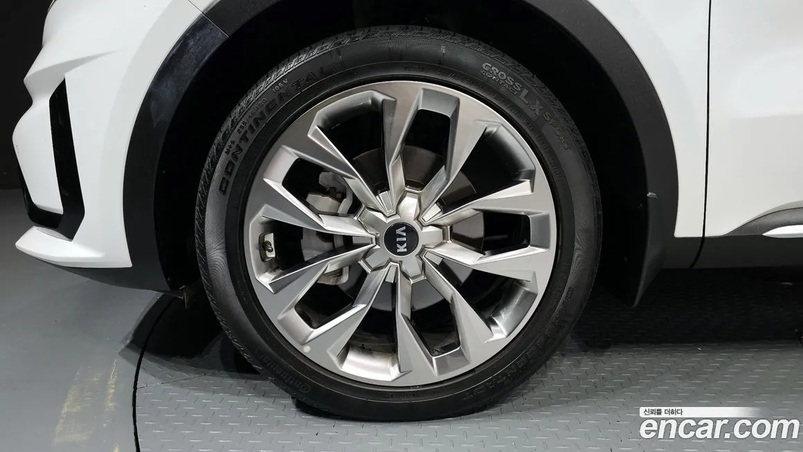 Kia Sorento — фото 5