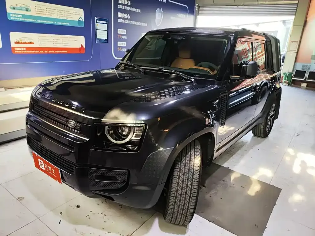 Land Rover Defender — фото 1