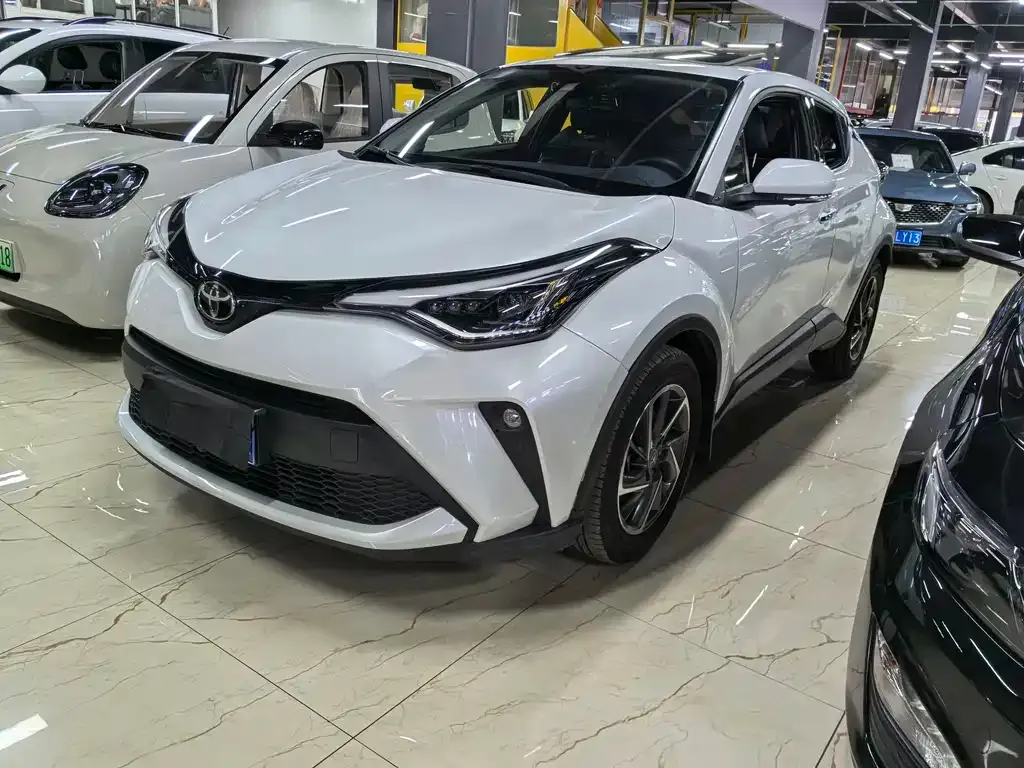 Toyota C-HR — фото 1