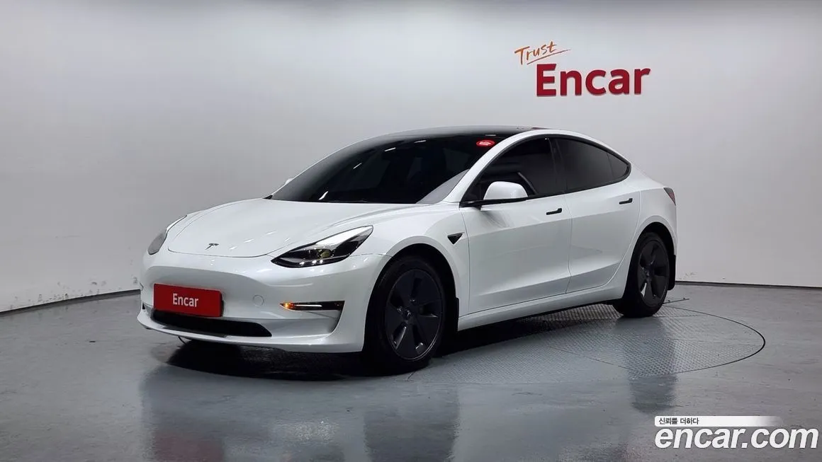 Tesla Model 3 — фото 1