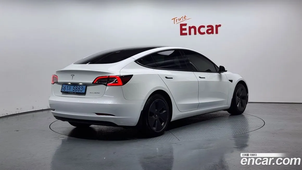 Tesla Model 3 — фото 2