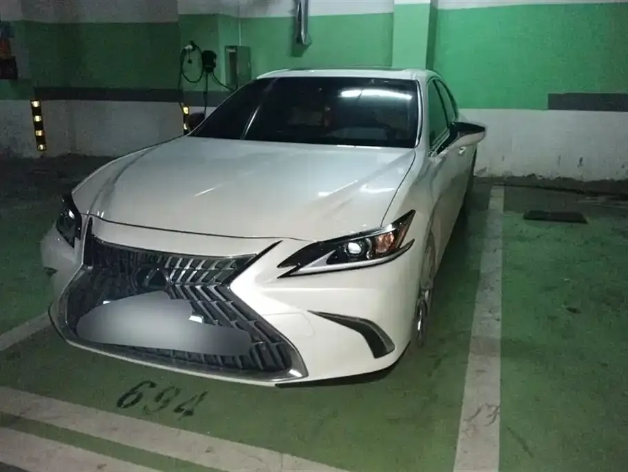 Lexus ES — фото 1